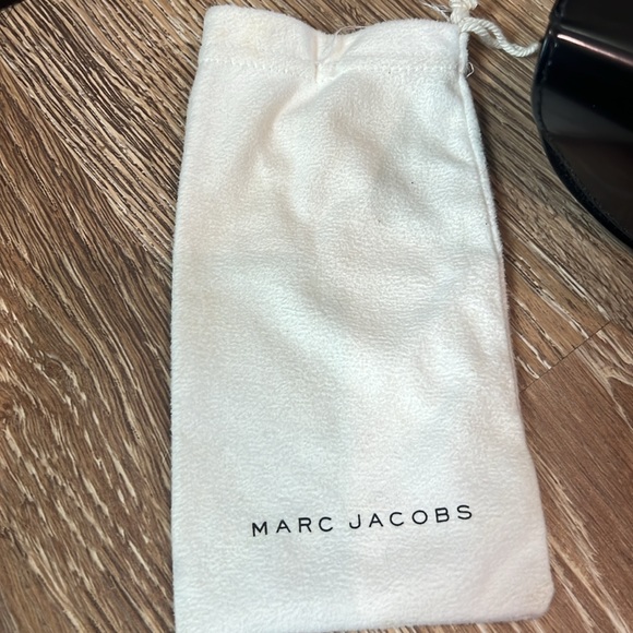 Mark Jacobs soft and hard case, black and cream - Picture 2 of 4